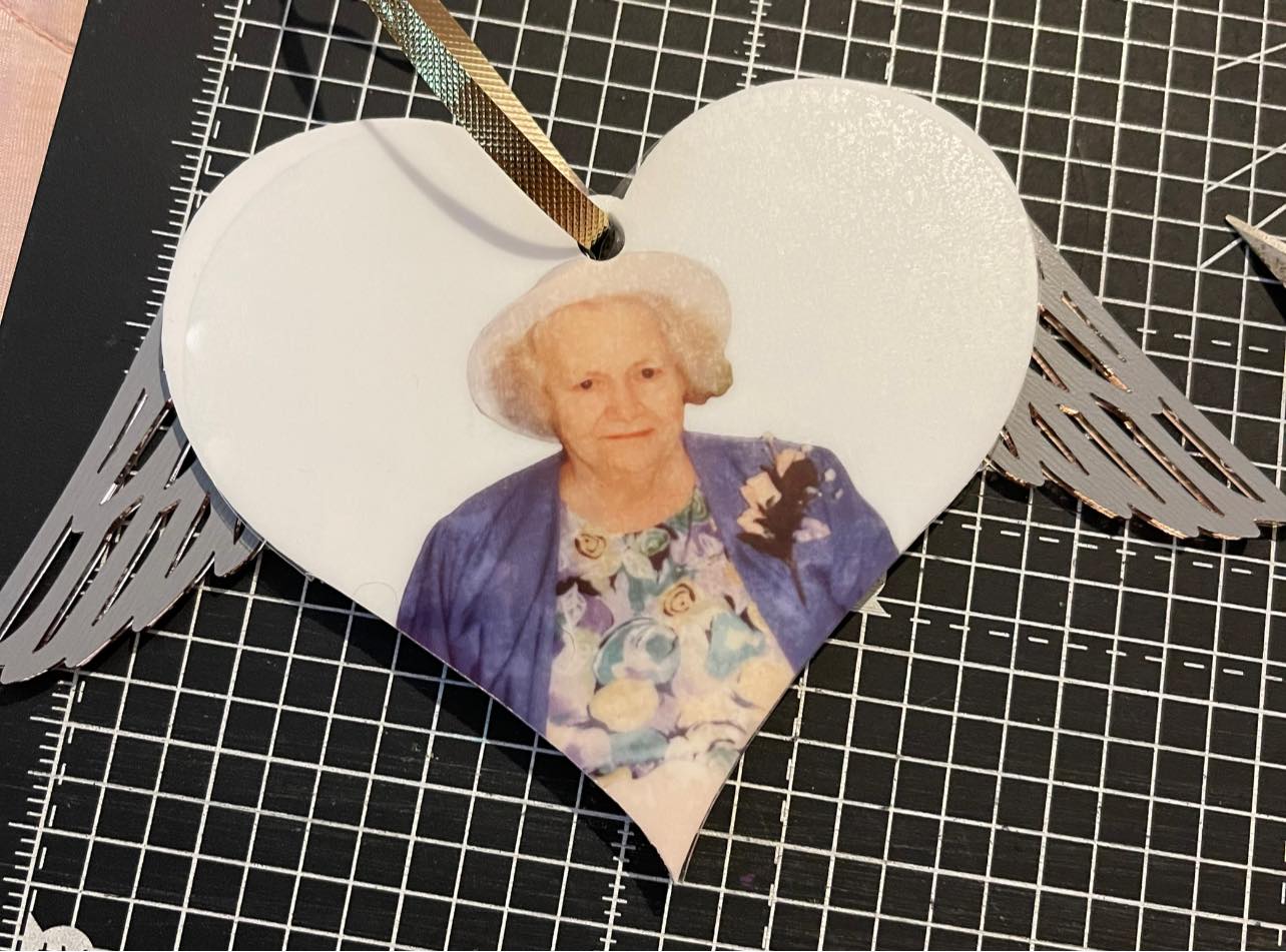 Image angel winged heart.